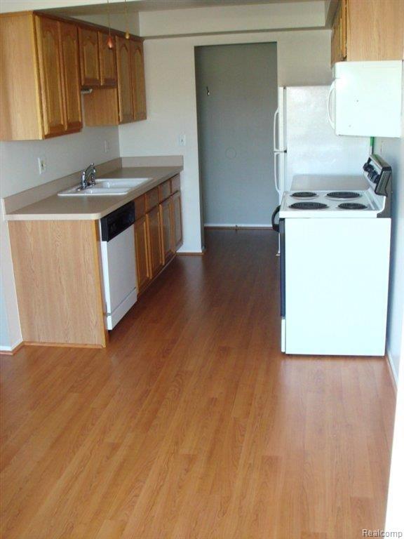 8190 24 Mile Road, Unit 29 Utica, MI 48316 - Photo 8 of 10 Kitchen