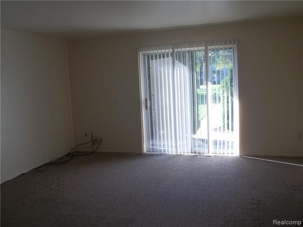 4422 15 Mile Road Sterling Heights, MI 48310 - Photo 6 of 29 100_1930.JPG