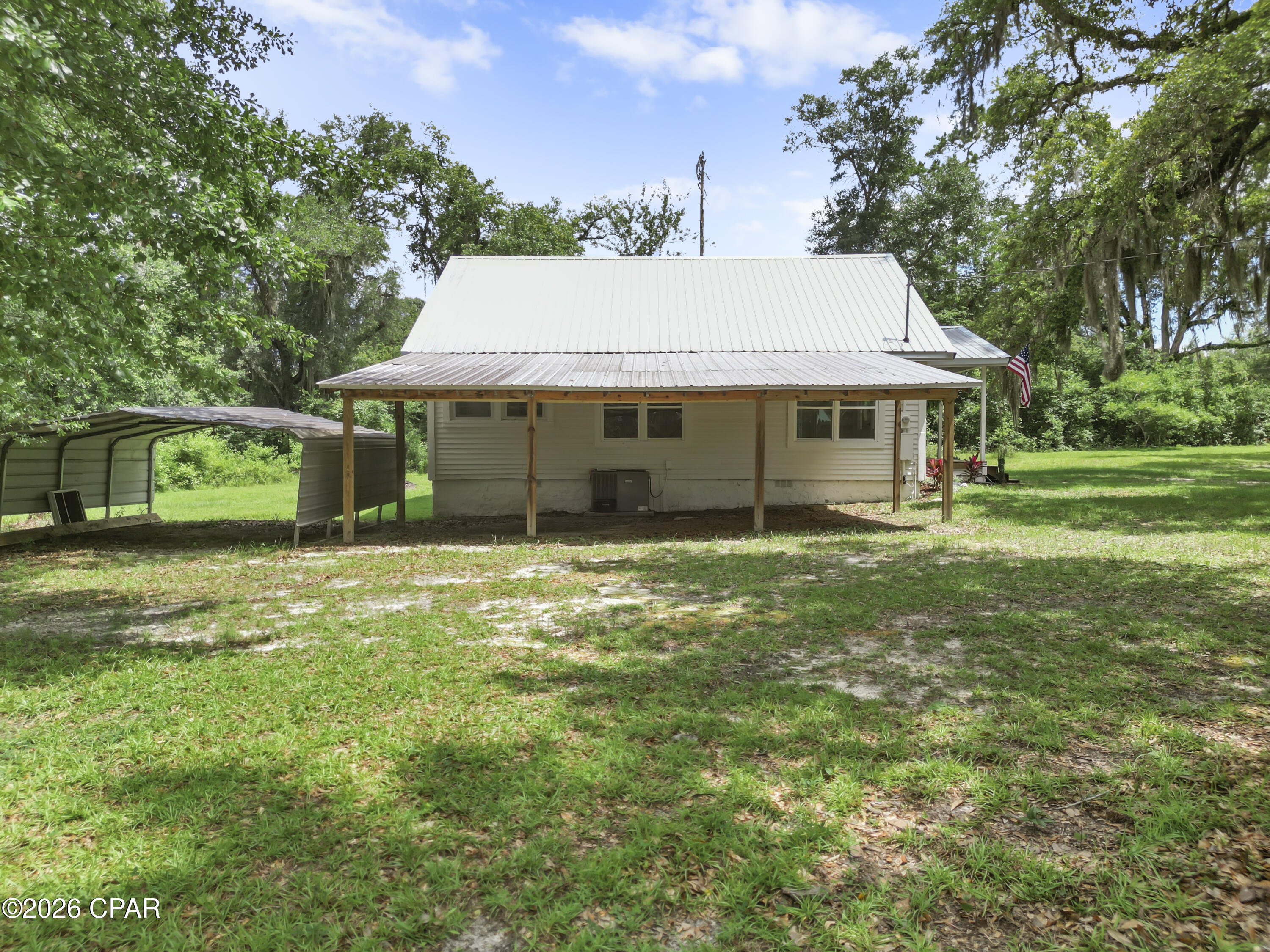 2197 Indiana Avenue Grand Ridge, FL 32442 - Photo 9 of 41