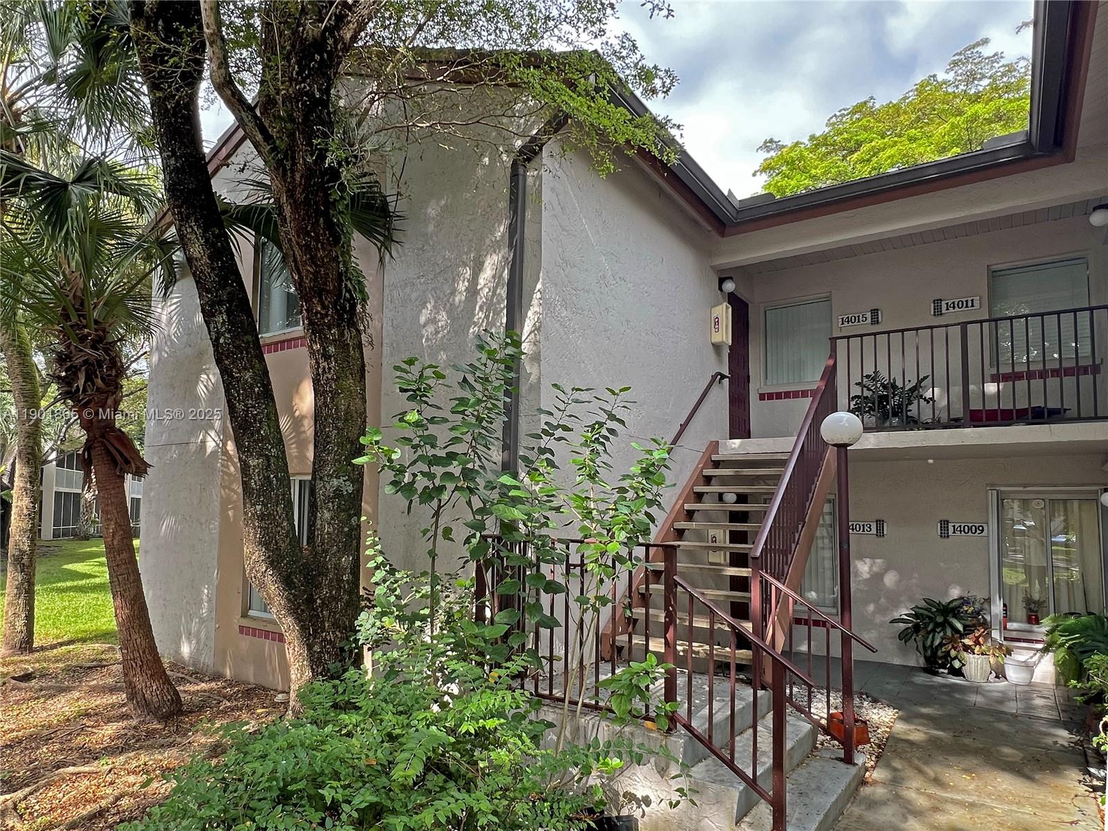 14015 Southwest 91st Terrace, Unit 14015 Miami, FL 33186 - Photo 18 of 20 a backyard of a house with lots of green space