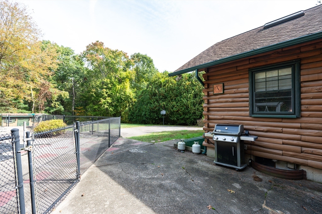 95 Howland Road Freetown, MA 02702 - Photo 4 of 33