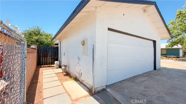 $1,600 | 45007 Logue Court, Lancaster, CA 93535