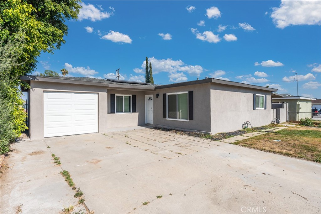 109 South Joyce Avenue Rialto, CA 92376 - Photo 3 of 40
