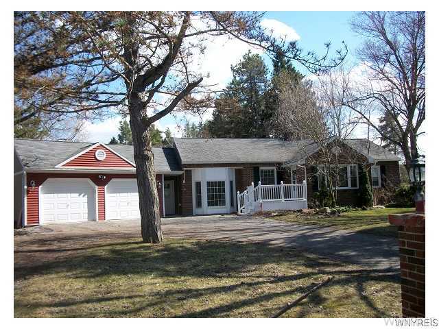 7025 Bear Ridge Road Pendleton, NY 14120 - Photo 1 of 1 Exterior Front