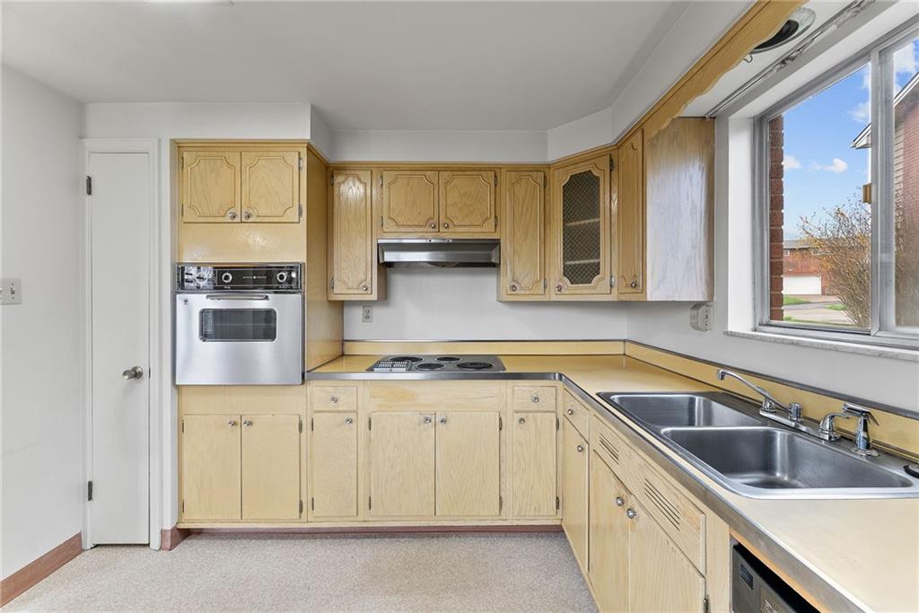 18 Rose Leaf Road Pittsburgh, PA 15220 - Photo 13 of 40 Gallery Image 13