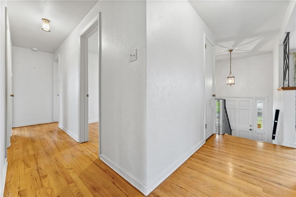 18 Rose Leaf Road Pittsburgh, PA 15220 - Photo 15 of 40 Hallway area