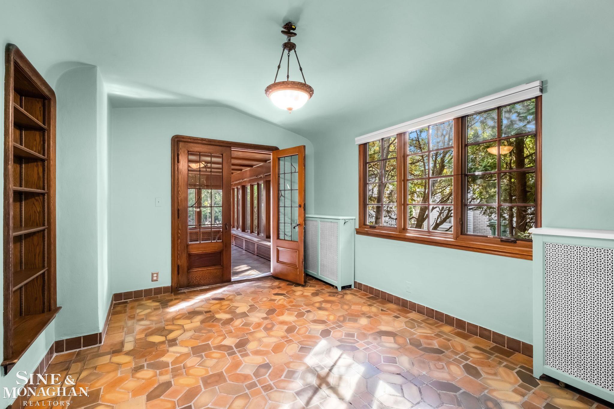 502 Pemberton Road Grosse Pointe, MI 48230 - Photo 10 of 71 50189038-bf22da73-4941-4cec-bc0c-a67fec85f304.JPG