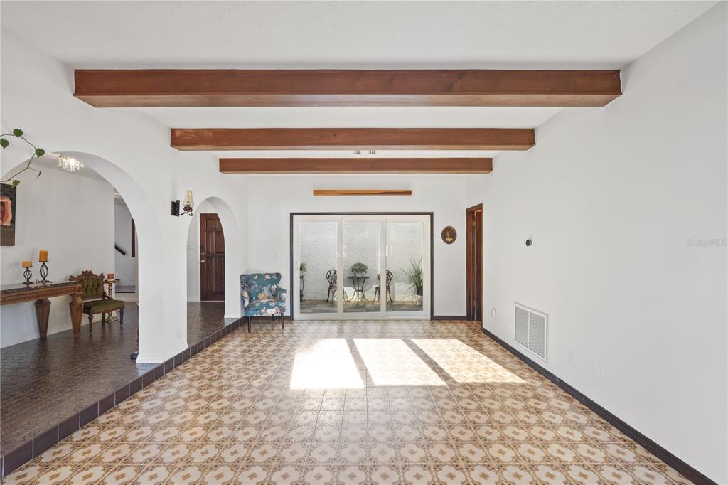 403 Weeburn Road Temple Terrace, FL 33617 - Photo 9 of 53 Gallery Image 9