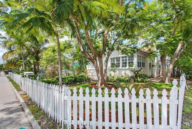 $2,450 | 101 South C Street, Unit 1, Lake Worth Beach, FL 33460