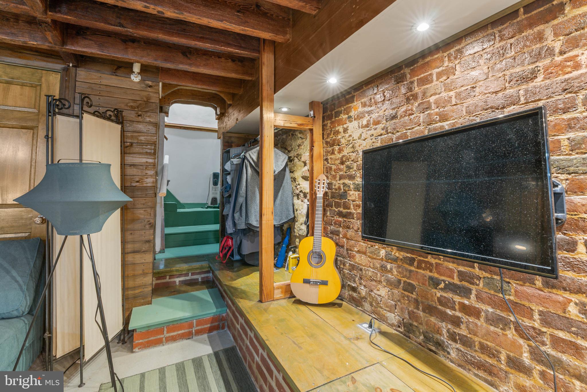 105 South 2nd Street Philadelphia, PA 19106 - Photo 10 of 54 a living room with patio furniture and a fireplace