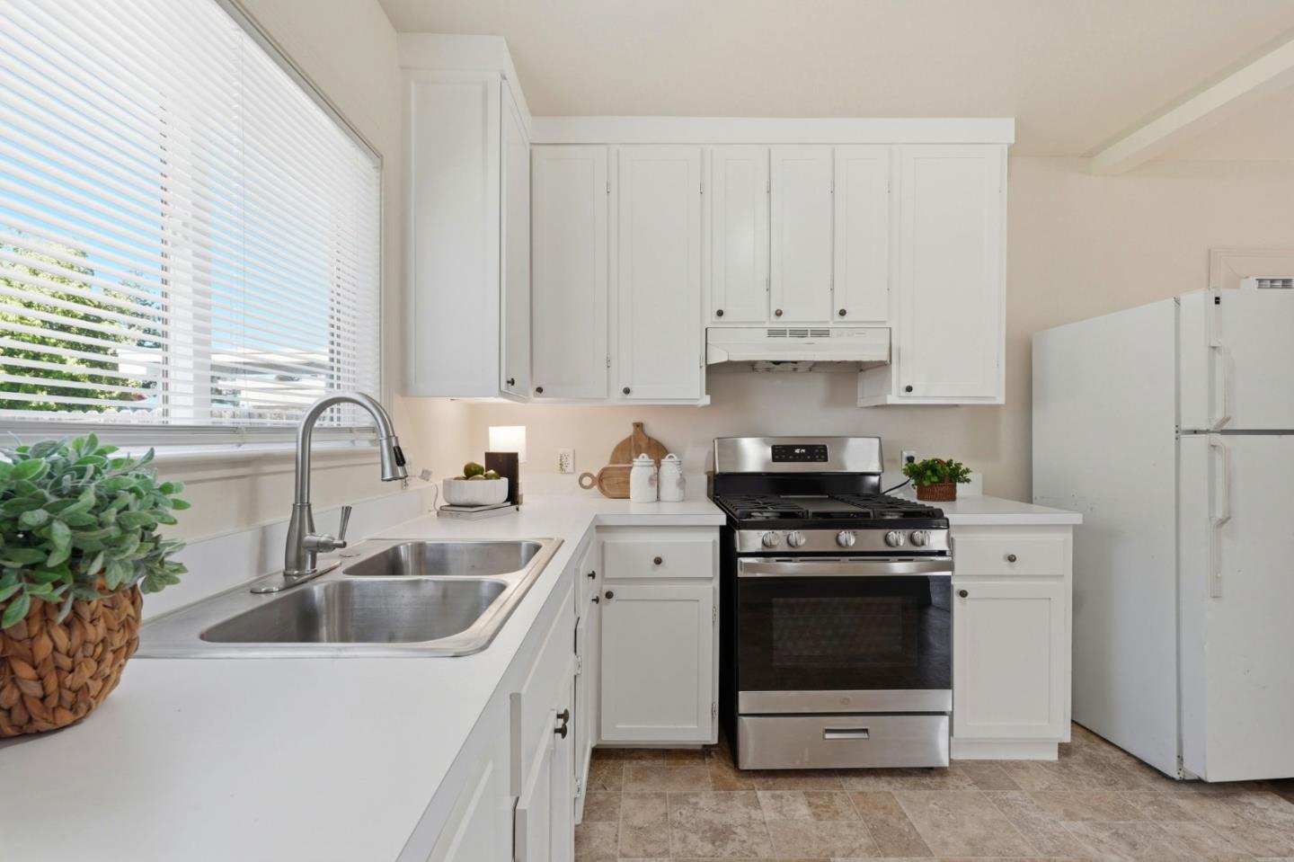 411 Bothun Road Turlock, CA 95380 - Photo 14 of 34