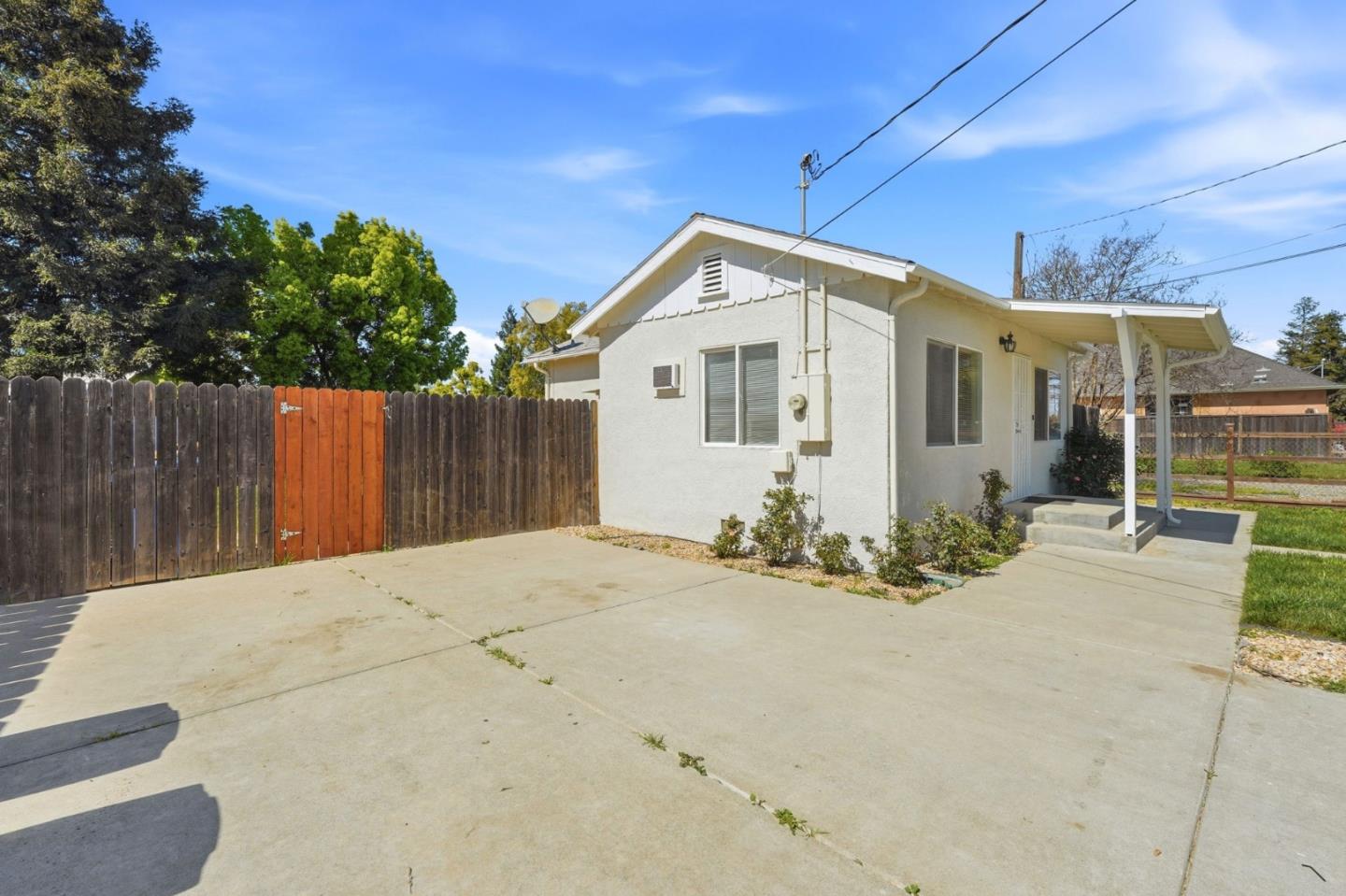 411 Bothun Road Turlock, CA 95380 - Photo 4 of 34