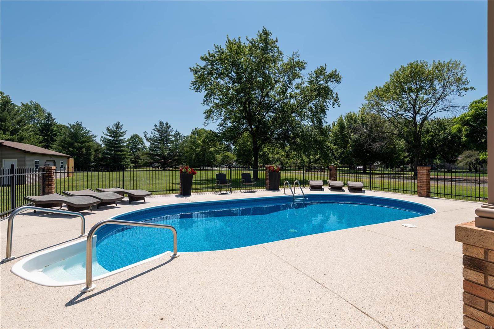 518 Coventry Road Troy, IL 62294 - Photo 3 of 52 Gallery Image 3