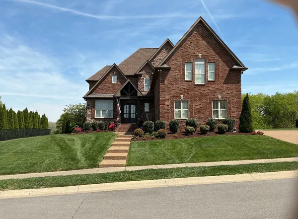 $889,000 | 303 Charleston Street, Lebanon, TN 37087