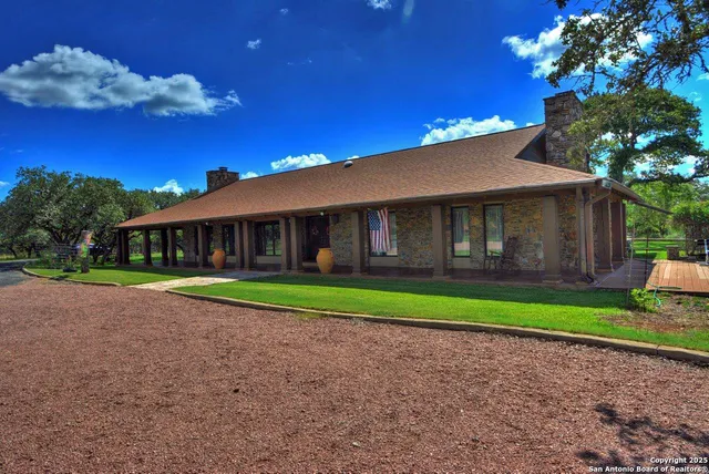 $799,900 | 142 Four Bears Trail, Kerrville, TX 78028