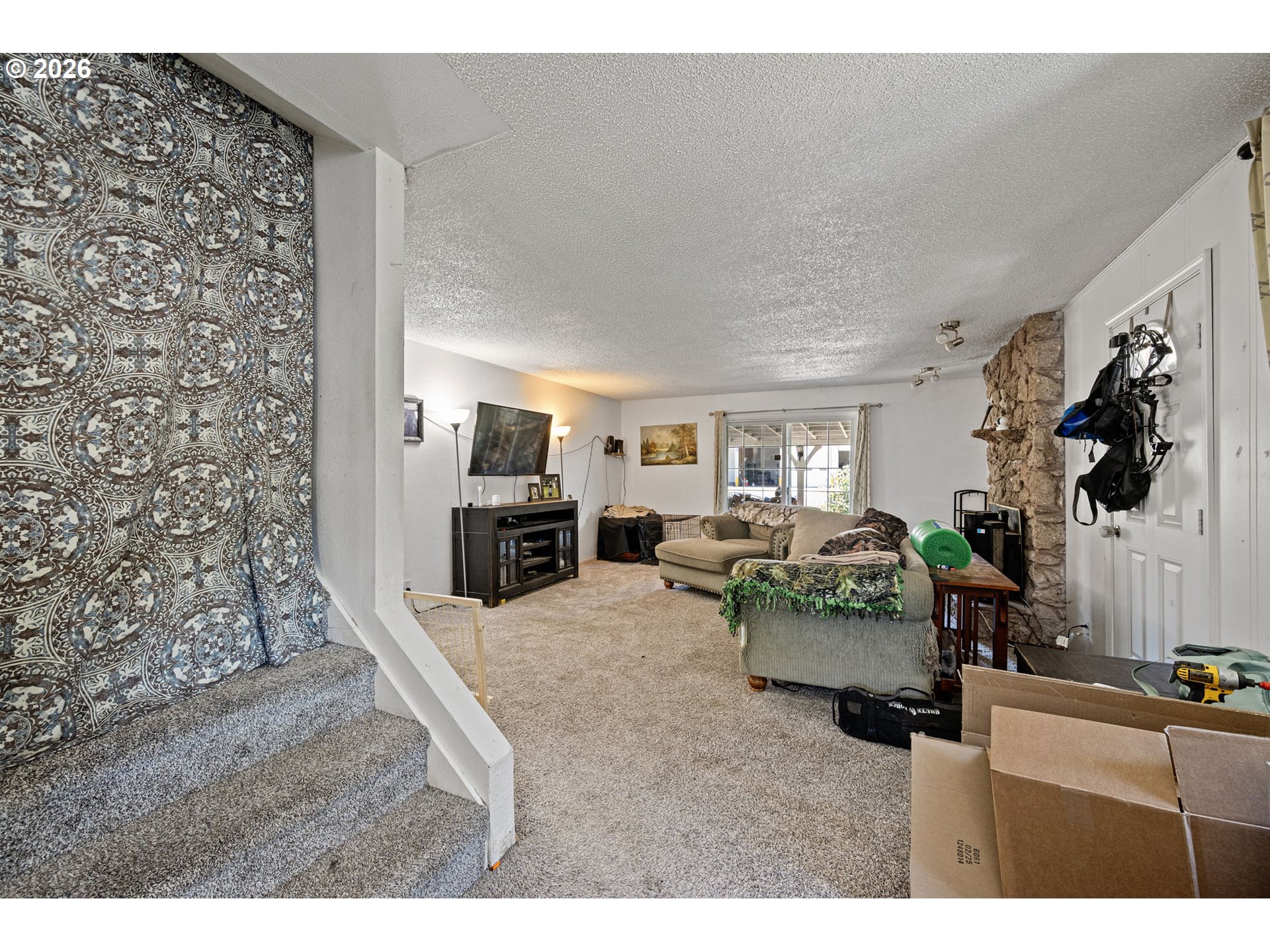 402 D Street Lowell, OR 97452 - Photo 17 of 32 Entrance/Foyer
