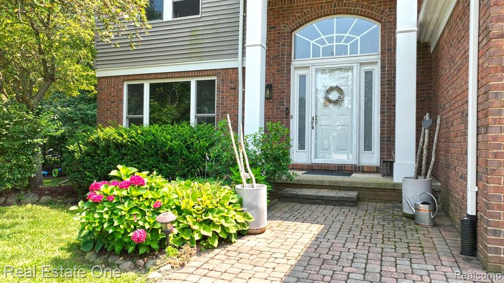 1271 Arms Court Rochester Hills, MI 48307 - Photo 2 of 71