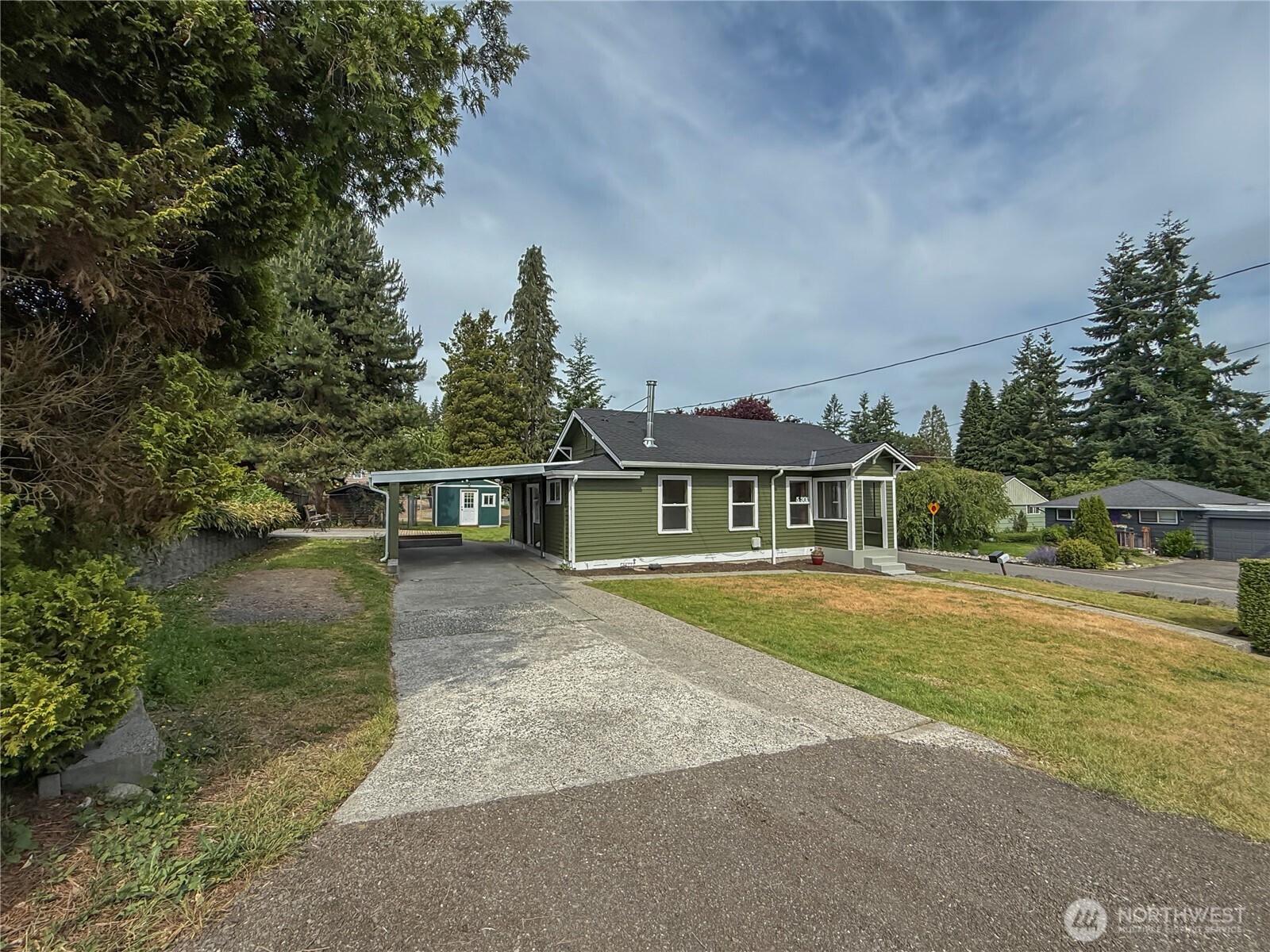 5302 Rockefeller Avenue Everett, WA 98203 - Photo 1 of 26 a front view of a house with a garden