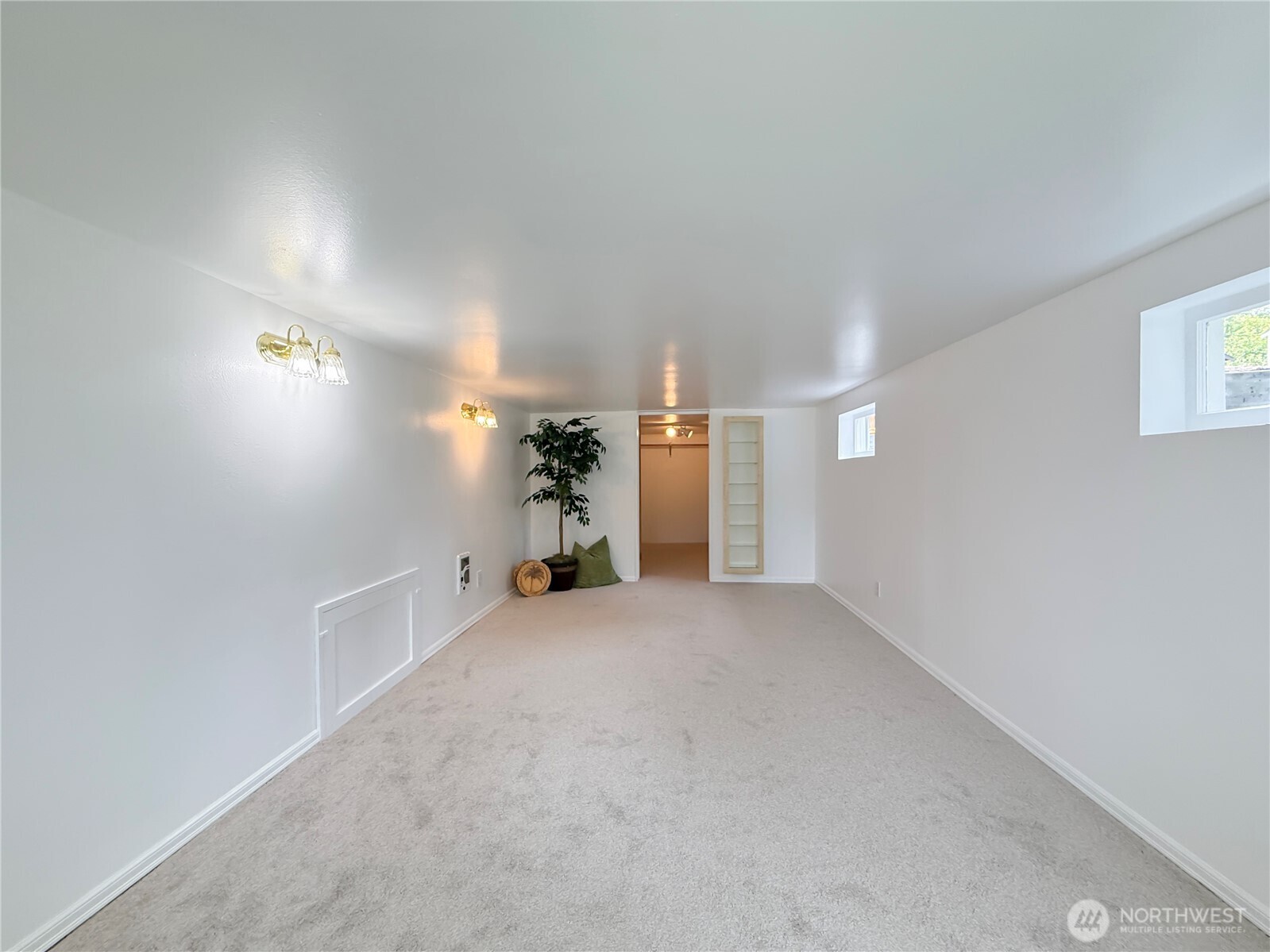 5302 Rockefeller Avenue Everett, WA 98203 - Photo 15 of 26 an empty room with furniture and chandelier