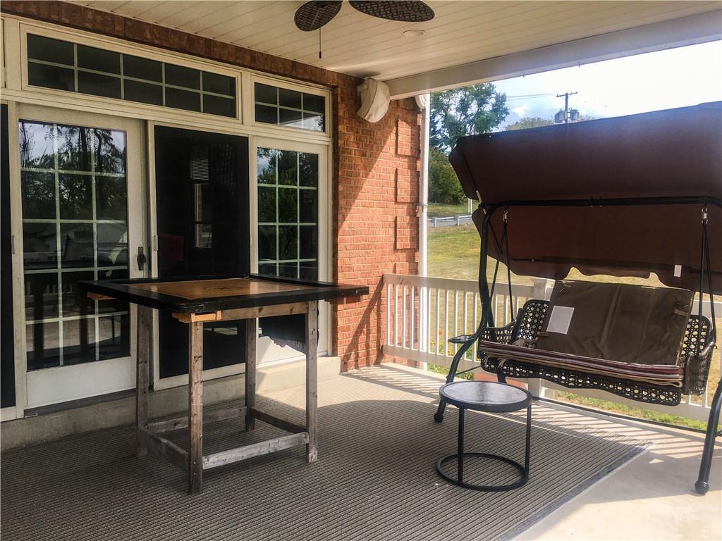 5076 Brownsville Road Pittsburgh, PA 15236 - Photo 43 of 50 a living room with furniture
