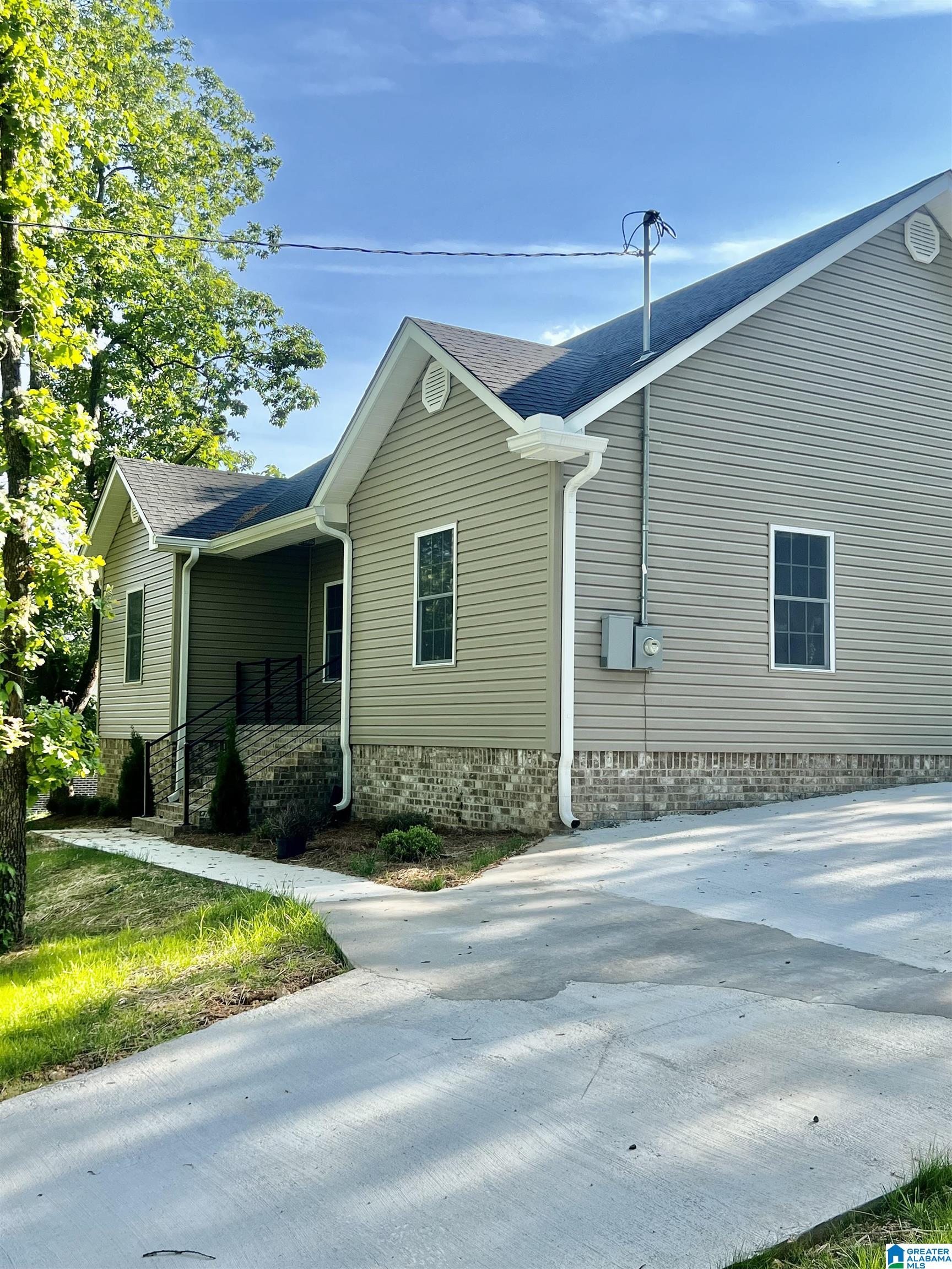 706 Alpine Street Oneonta, AL 35121 - Photo 1 of 42 Gallery Image 1