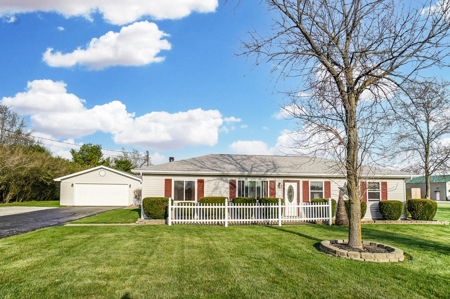 388 West Sparrow Road Springfield, OH 45502 - Photo 2 of 41