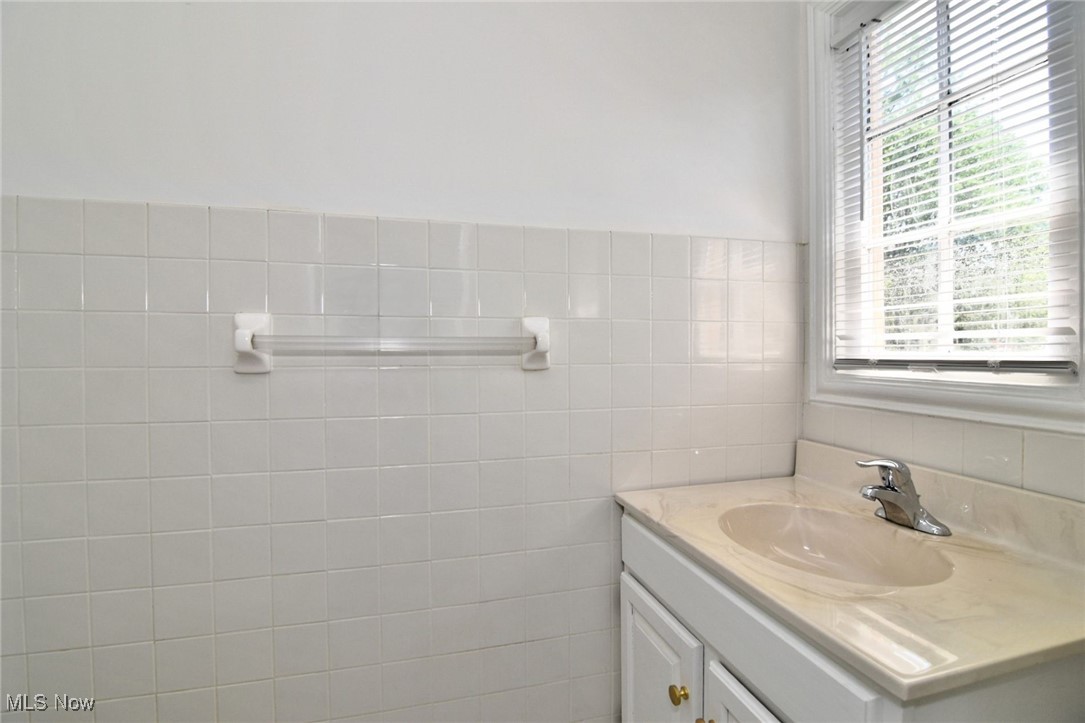 3361 Lansmere Road Shaker Heights, OH 44122 - Photo 23 of 36 Full Bath