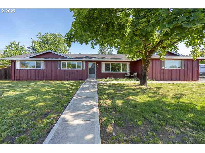 611 Northeast Bockes Loop Sheridan, OR 97378 - Photo 2 of 36 a front view of house with yard and green space