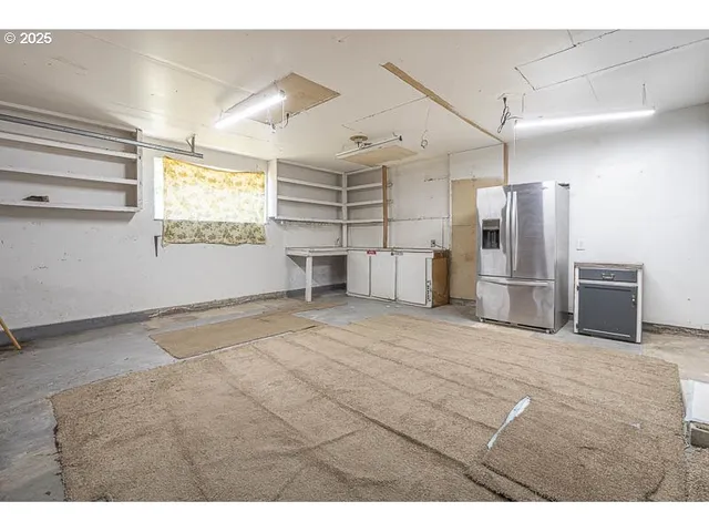 a view of empty room with a kitchen
