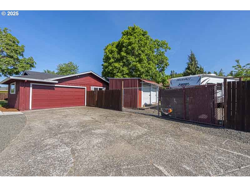 611 Northeast Bockes Loop Sheridan, OR 97378 - Photo 5 of 36 a backyard of a house