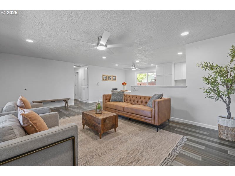 611 Northeast Bockes Loop Sheridan, OR 97378 - Photo 10 of 36 a living room with furniture and a potted plant