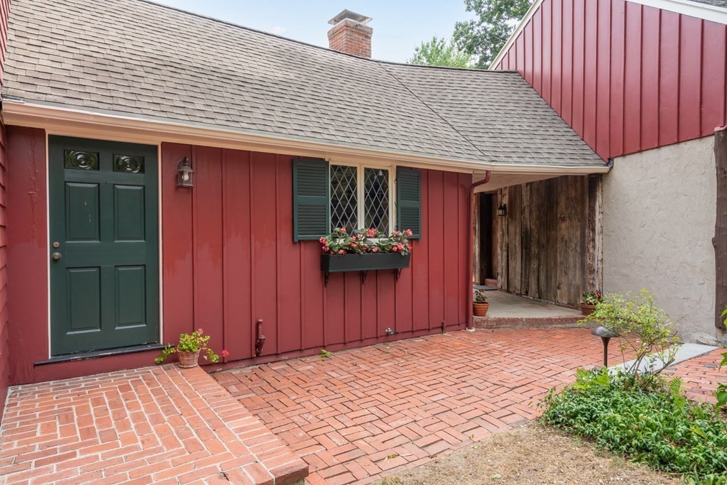 28 Farm Road Sherborn, MA 01770 - Photo 5 of 37