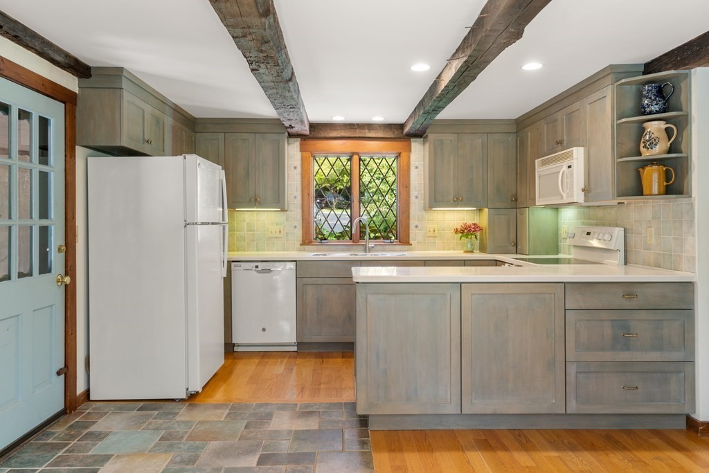 28 Farm Road Sherborn, MA 01770 - Photo 9 of 37