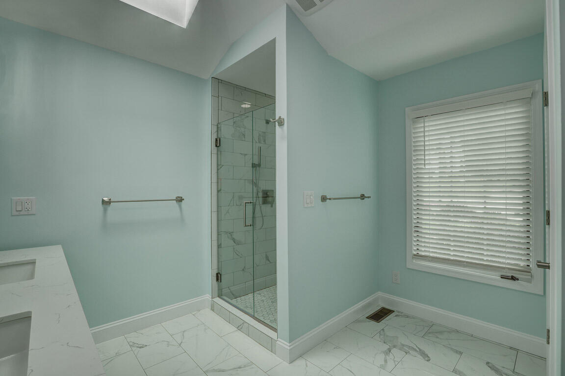 1025 Jackson Road Covington, KY 41011 - Photo 17 of 45 Bath1_2