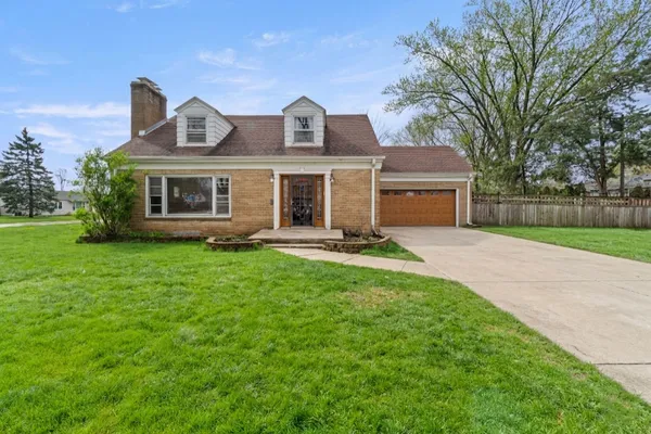 $349,000 | 853 Orange Street, Elgin, IL 60123