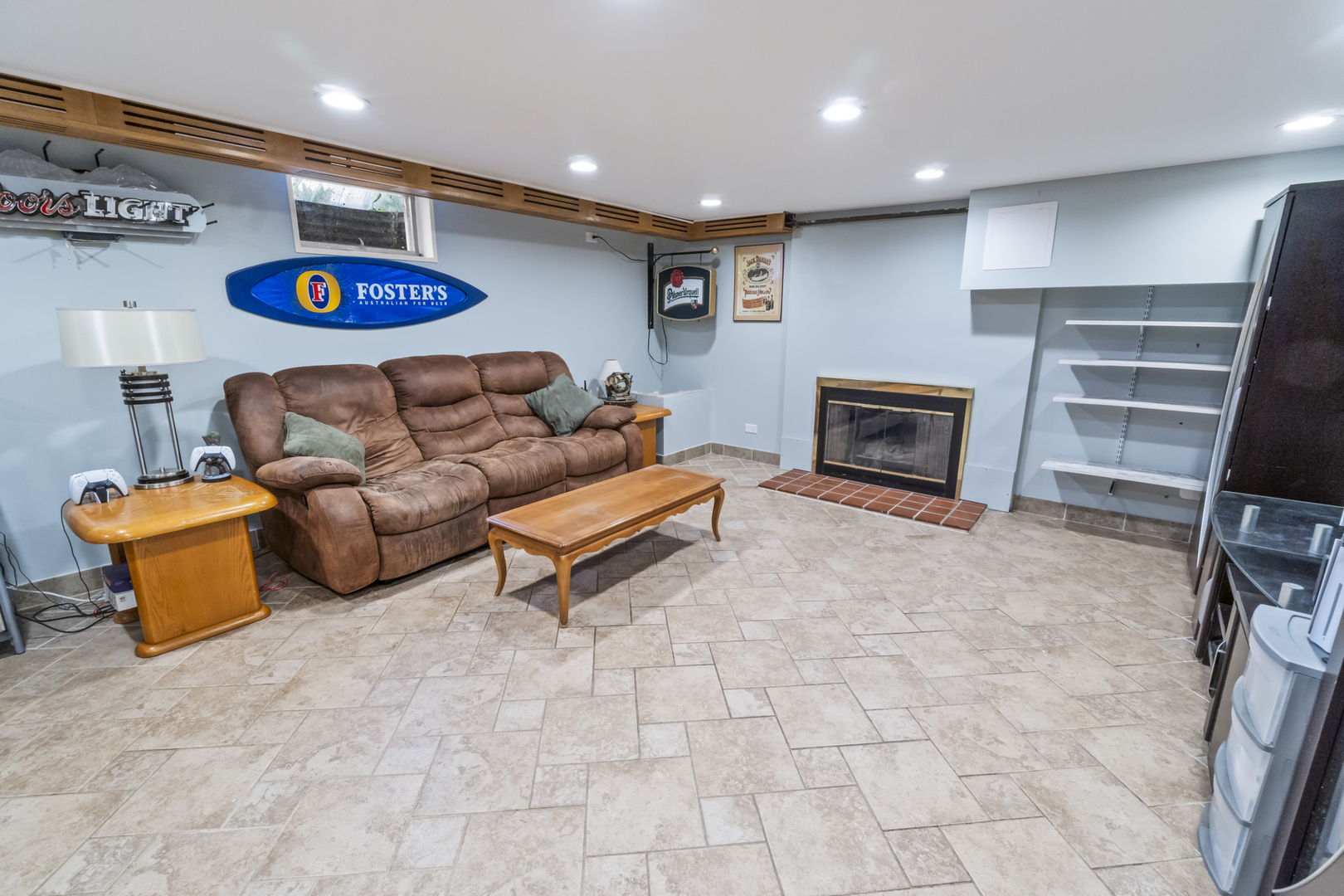 853 Orange Street Elgin, IL 60123 - Photo 15 of 28 a living room with furniture