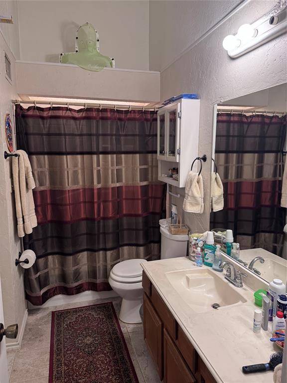 18040 Midway Road, Unit 198 Dallas, TX 75287 - Photo 3 of 17 Bathroom
