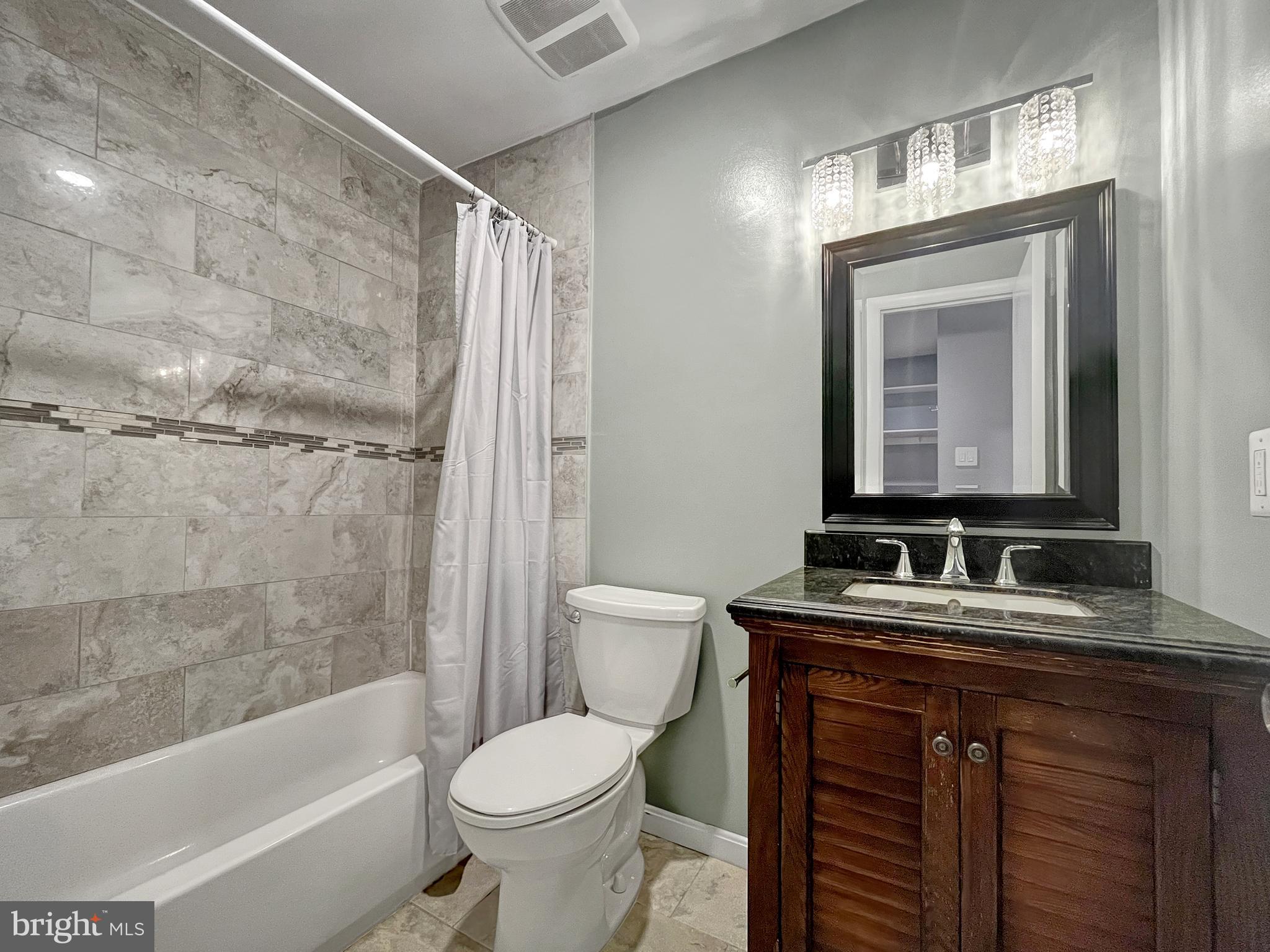 8802 Cameo Square Springfield, VA 22152 - Photo 19 of 50 Primary Ensuite Full Bath