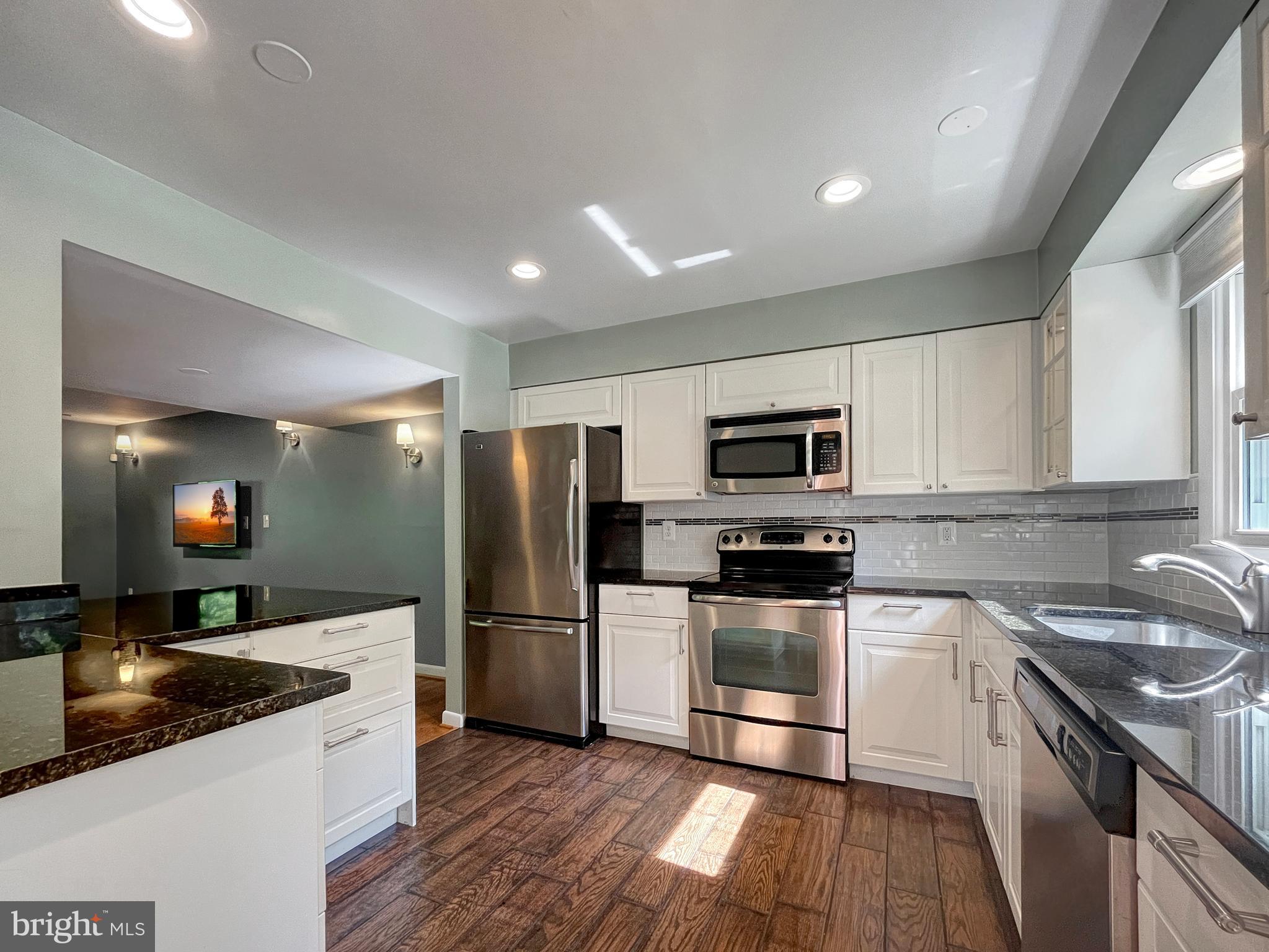 8802 Cameo Square Springfield, VA 22152 - Photo 4 of 50 Updated Kitchen with SS Appliances