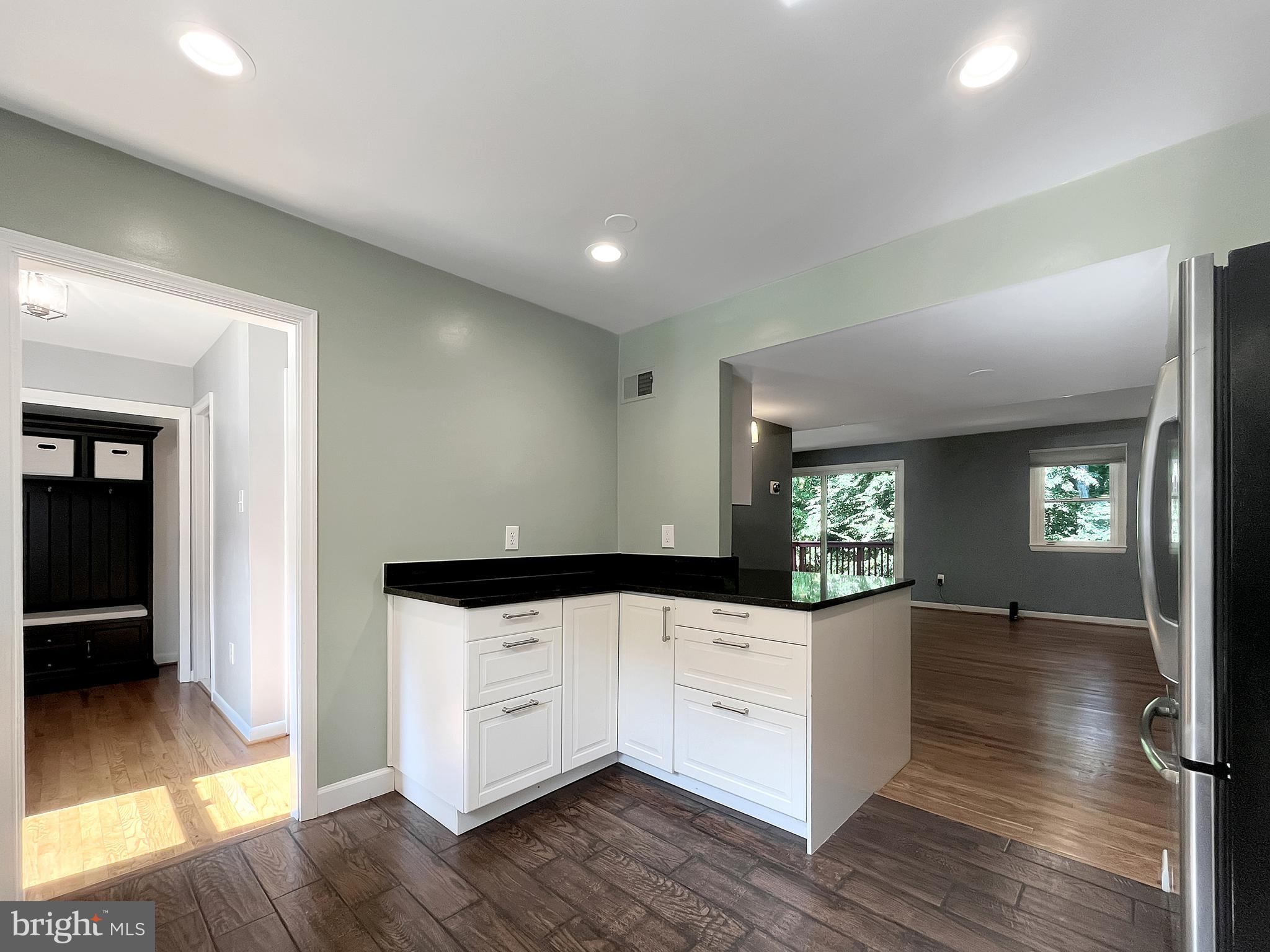 8802 Cameo Square Springfield, VA 22152 - Photo 5 of 50 Updated Kitchen with Custom Cabinetry