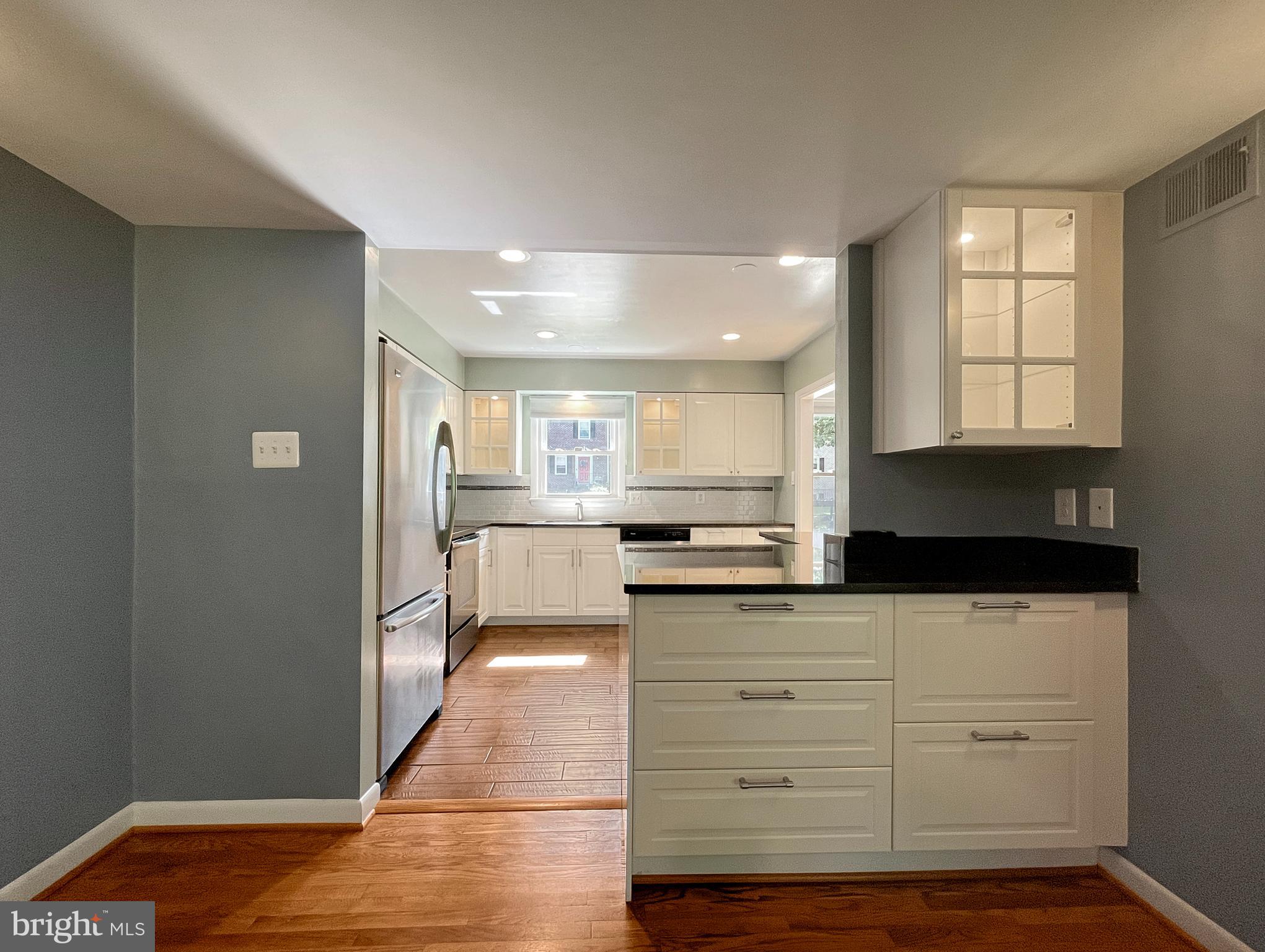 8802 Cameo Square Springfield, VA 22152 - Photo 8 of 50 Kitchen with Expanded Counter Space