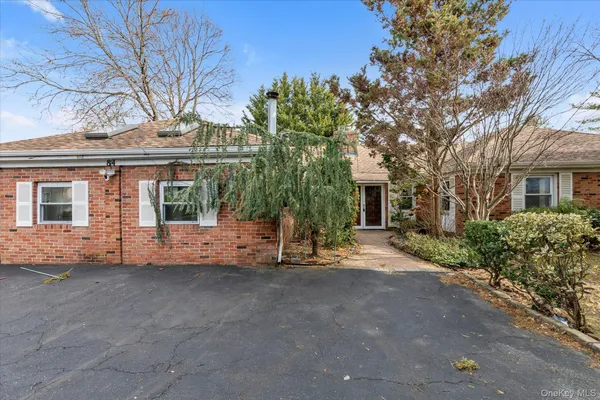 $1,199,900 | 84 Horton Place, Syosset, NY 11791