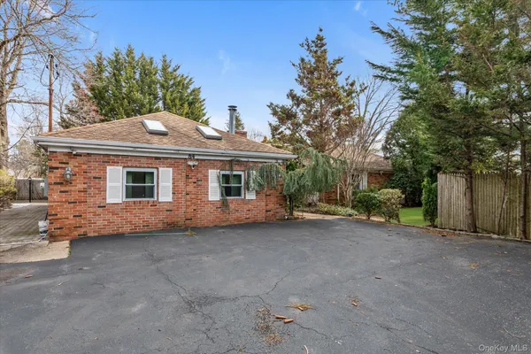 $1,199,900 | 84 Horton Place, Syosset, NY 11791