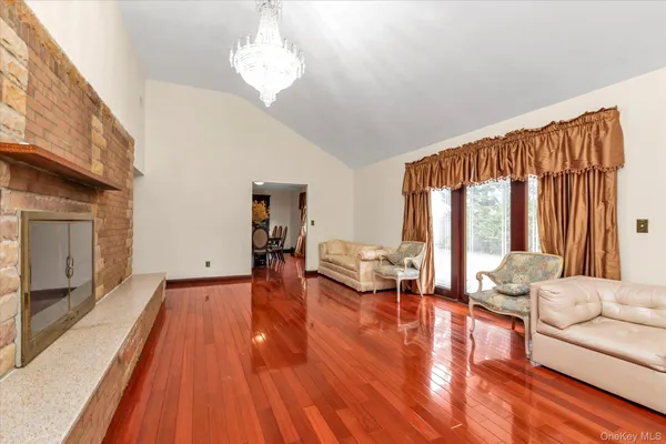 $1,199,900 | 84 Horton Place, Syosset, NY 11791