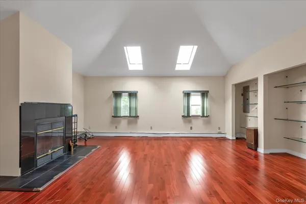 $1,199,900 | 84 Horton Place, Syosset, NY 11791