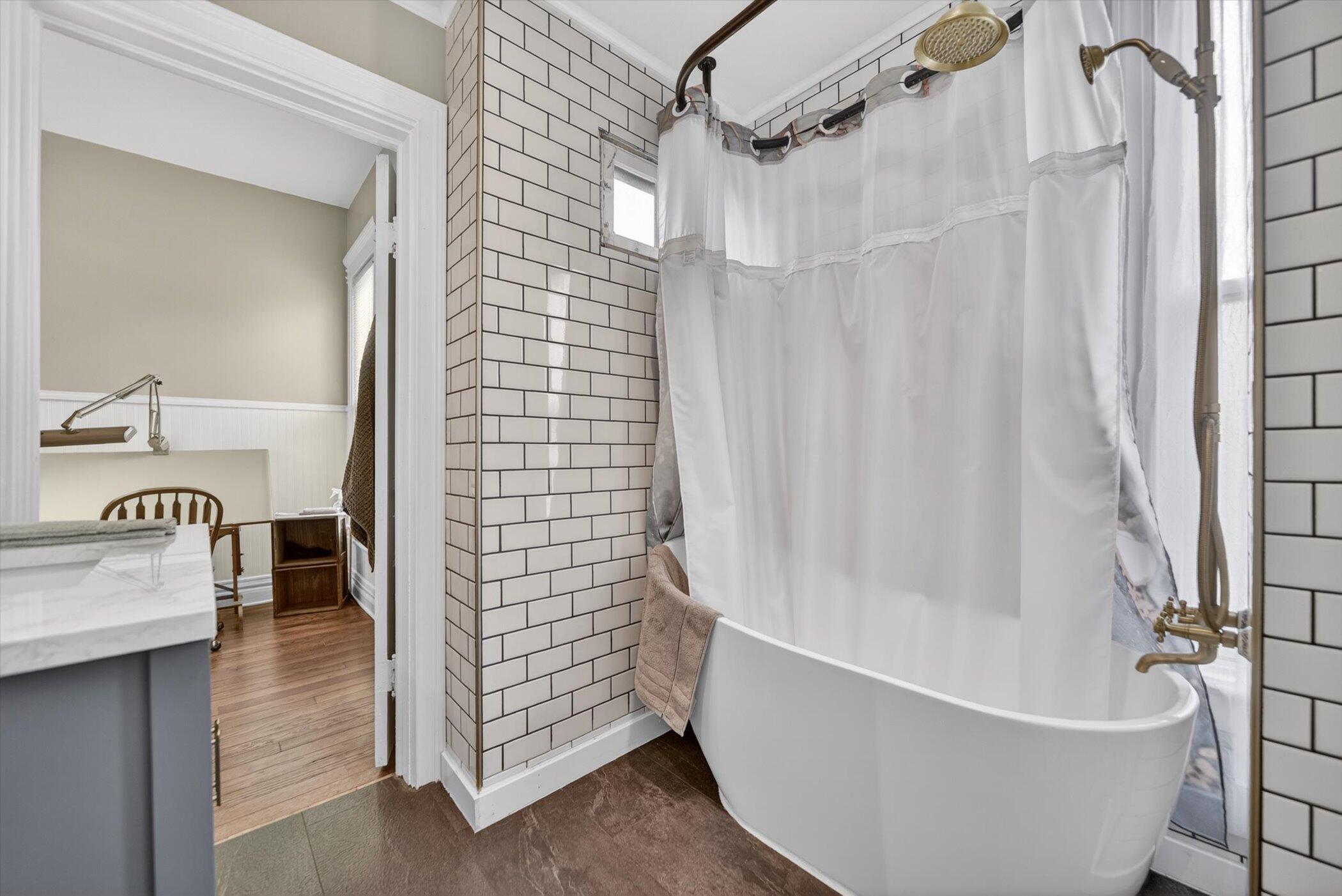 206 Exchange Street Marshall, MI 49068 - Photo 12 of 35 26-206-Exchange-St-WindowStill-Photograp