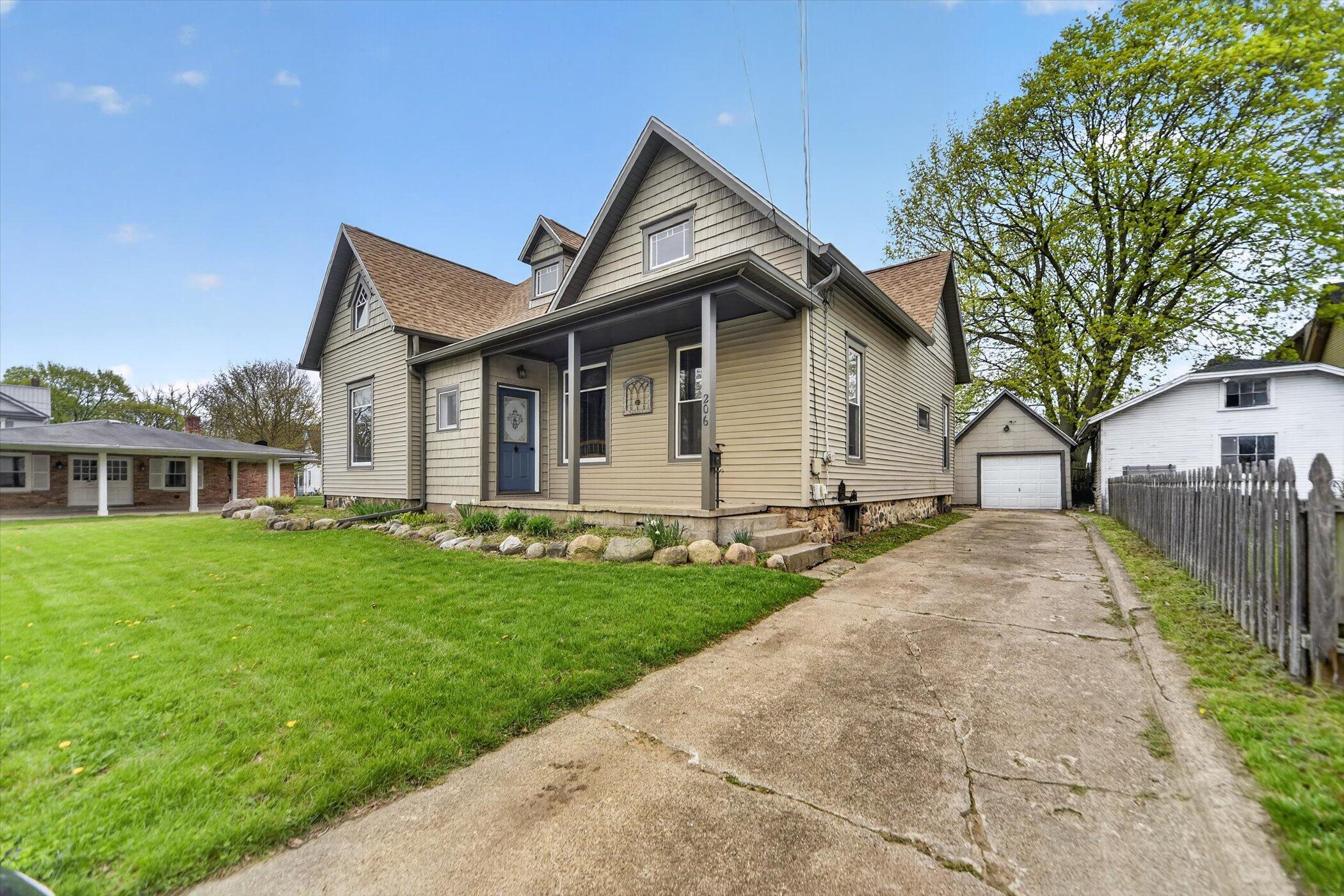 206 Exchange Street Marshall, MI 49068 - Photo 2 of 35 04-206-Exchange-St-WindowStill-Photograp