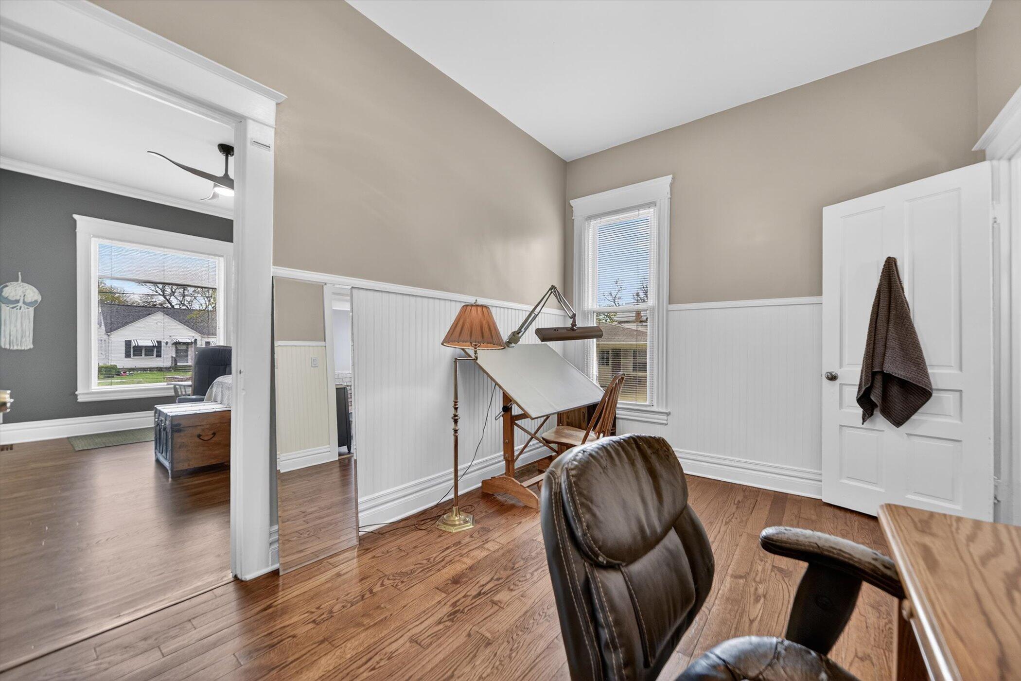 206 Exchange Street Marshall, MI 49068 - Photo 26 of 35 24-206-Exchange-St-WindowStill-Photograp