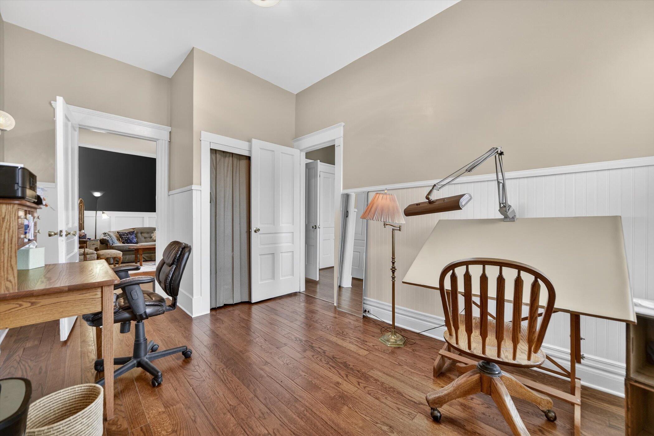206 Exchange Street Marshall, MI 49068 - Photo 27 of 35 25-206-Exchange-St-WindowStill-Photograp