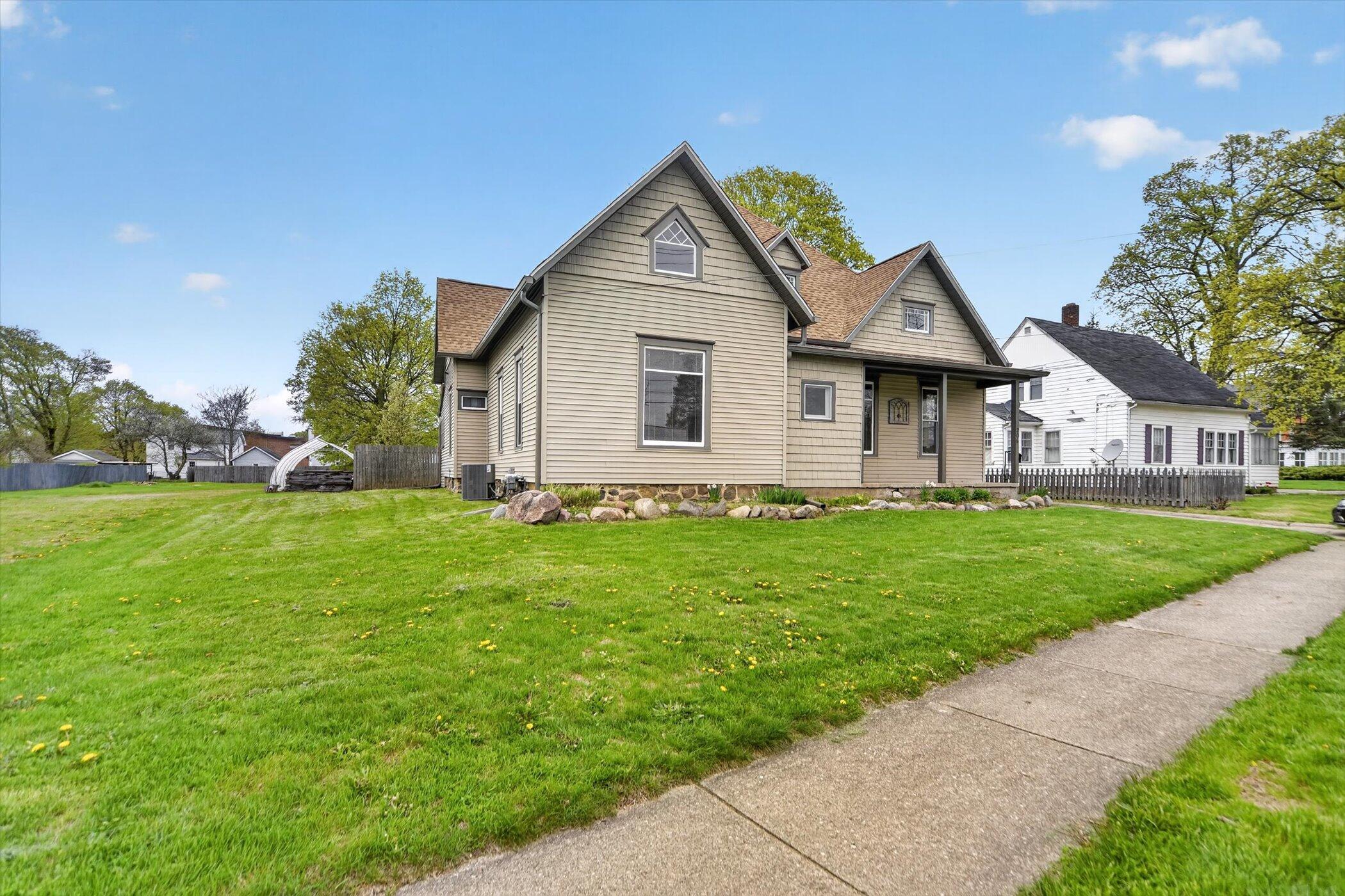 206 Exchange Street Marshall, MI 49068 - Photo 3 of 35 02-206-Exchange-St-WindowStill-Photograp